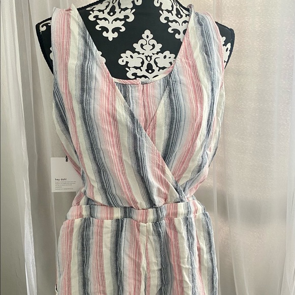 NWT XS ROMPER - Picture 2 of 5